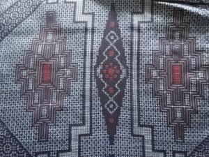 アンティーク　菱に花模様織り出し本場正藍泥染大島紬着物(割り込み絣)